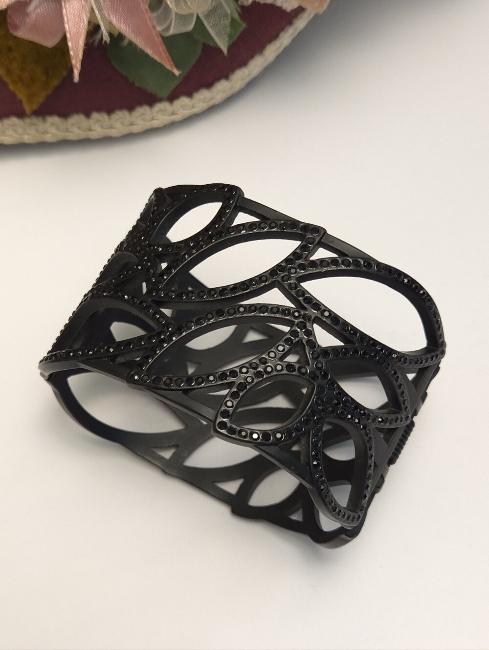 Lia Sophia Night Owl Black Crystal Open Leaf Design Magnetic Hinge Bracelet